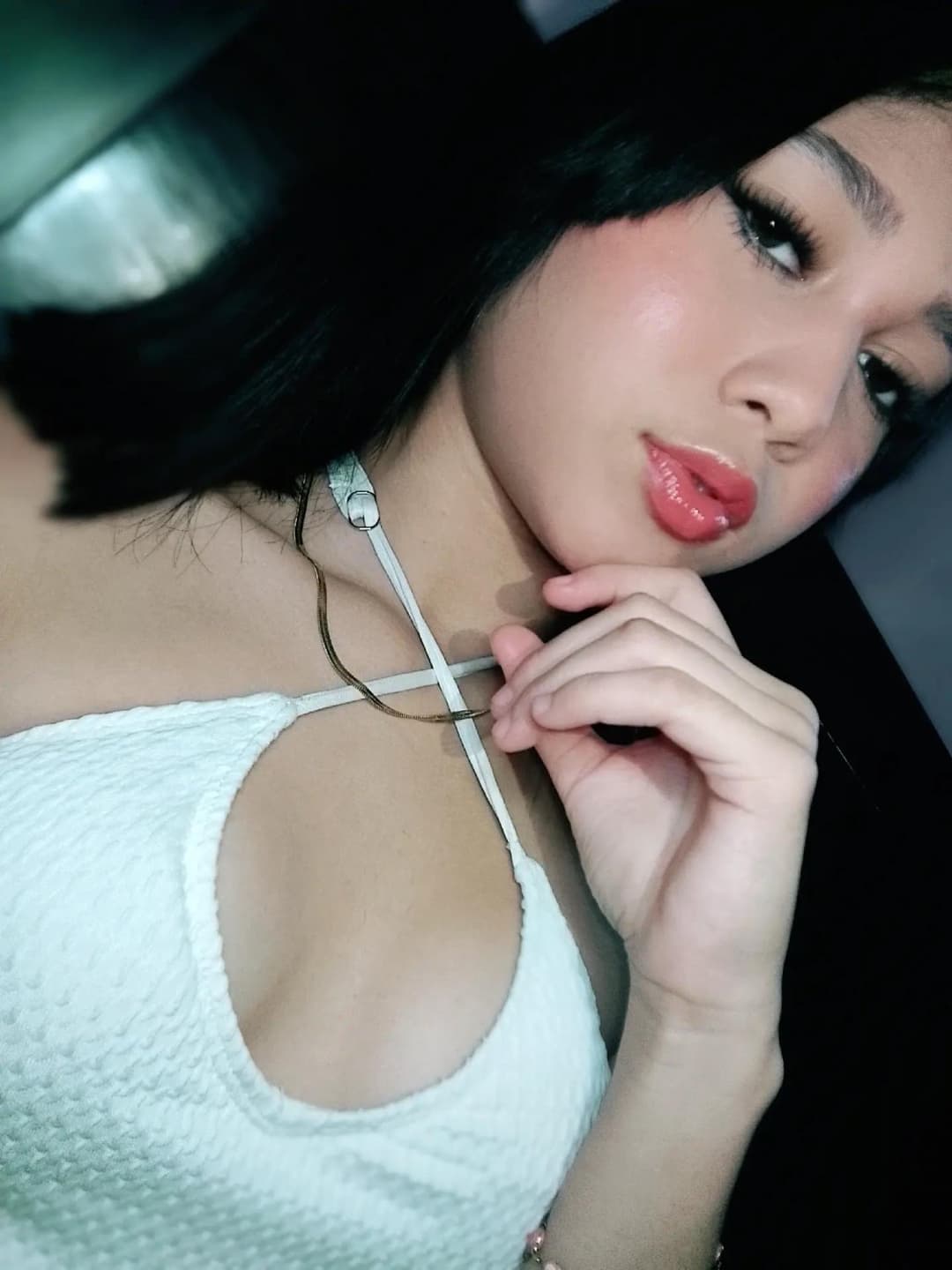 Click to view full size Amiga tiene unas tetas que se ven ricas y seguro la tiene rosadita