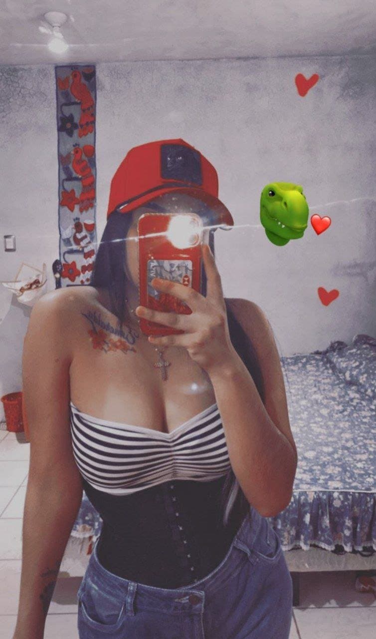 Click to view full size Otro cornudo expone a la putita de su novia