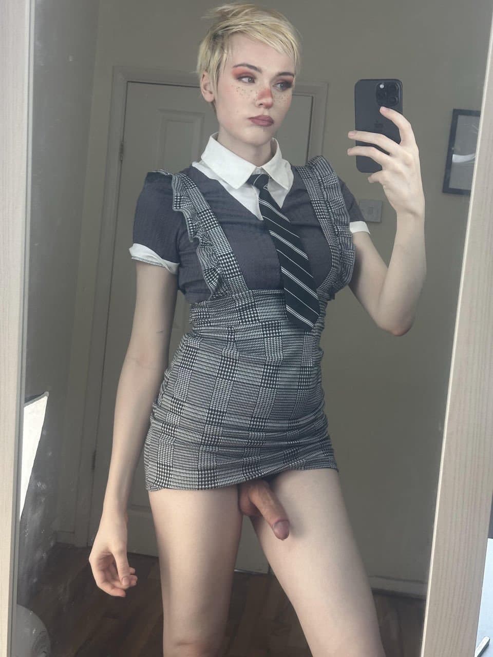 Click to view full size Pretty blonde short hair shemale