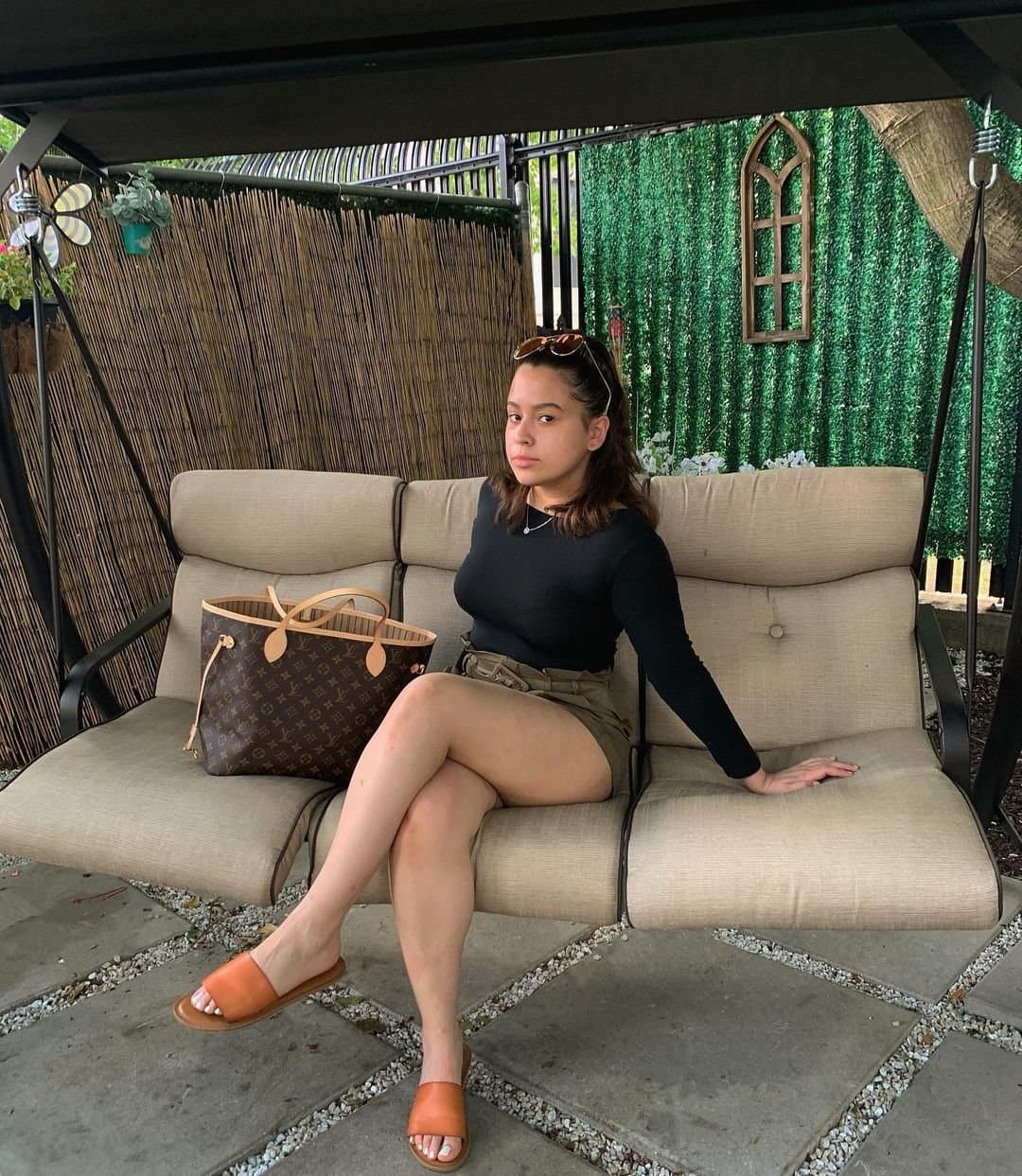 Click to view full size NN pretty legs mixed latina