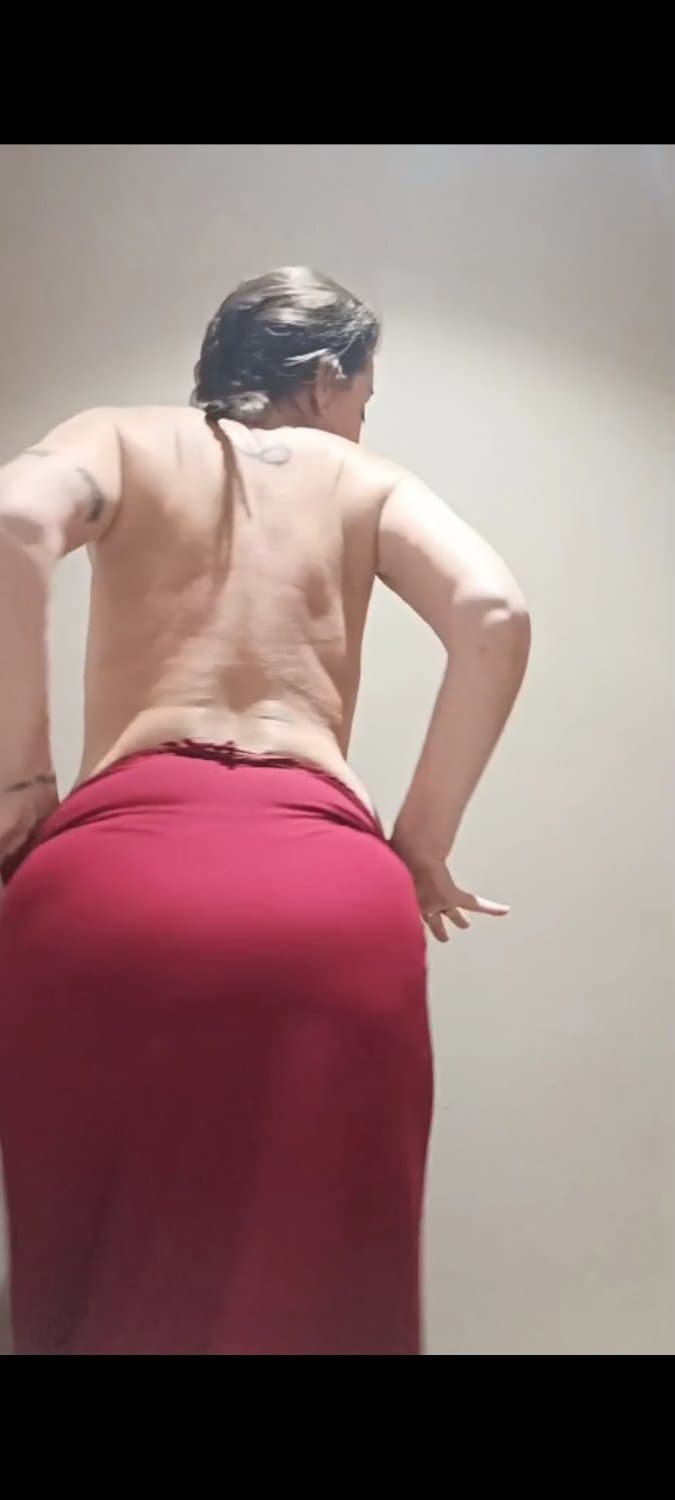 Click to view full size Vaya culo tiene mi mujer!!