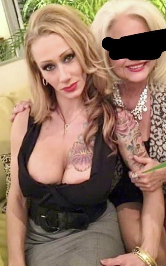 Click to view full size Thot mommy didn’t want her big bouncy tits on camera - flash
