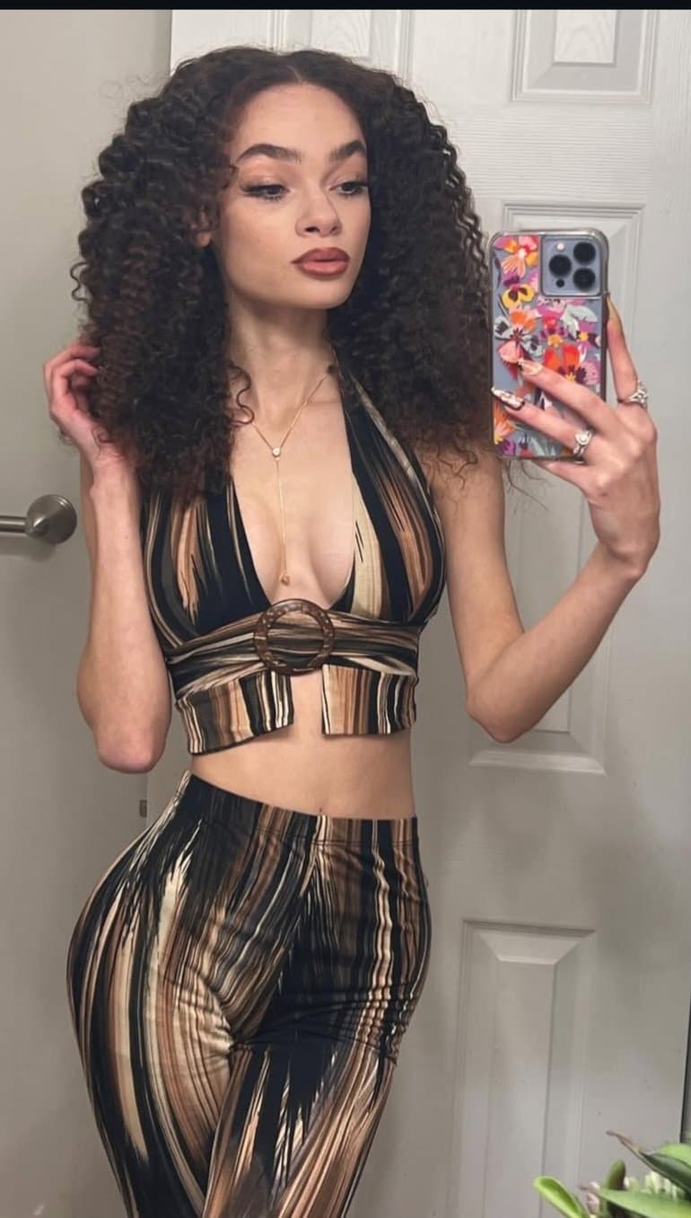 Click to view full size Petite tight girl. What your favorite feature