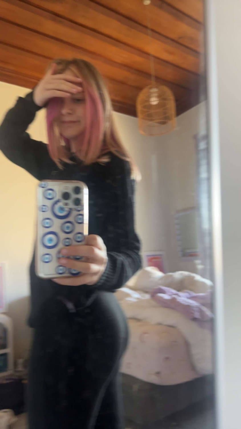 Click to view full size New Zealand slut Anna