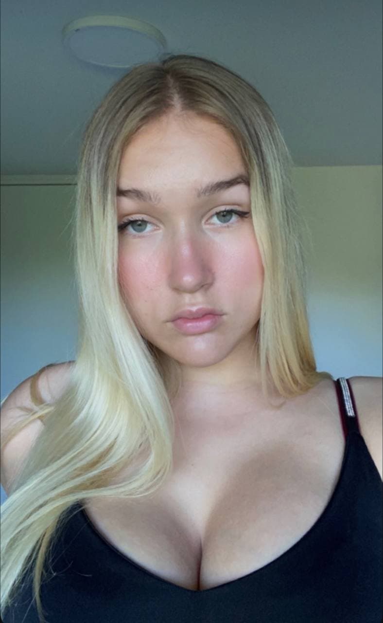 Click to view full size Finnish Influencer Elina Pakanen and her huge tits