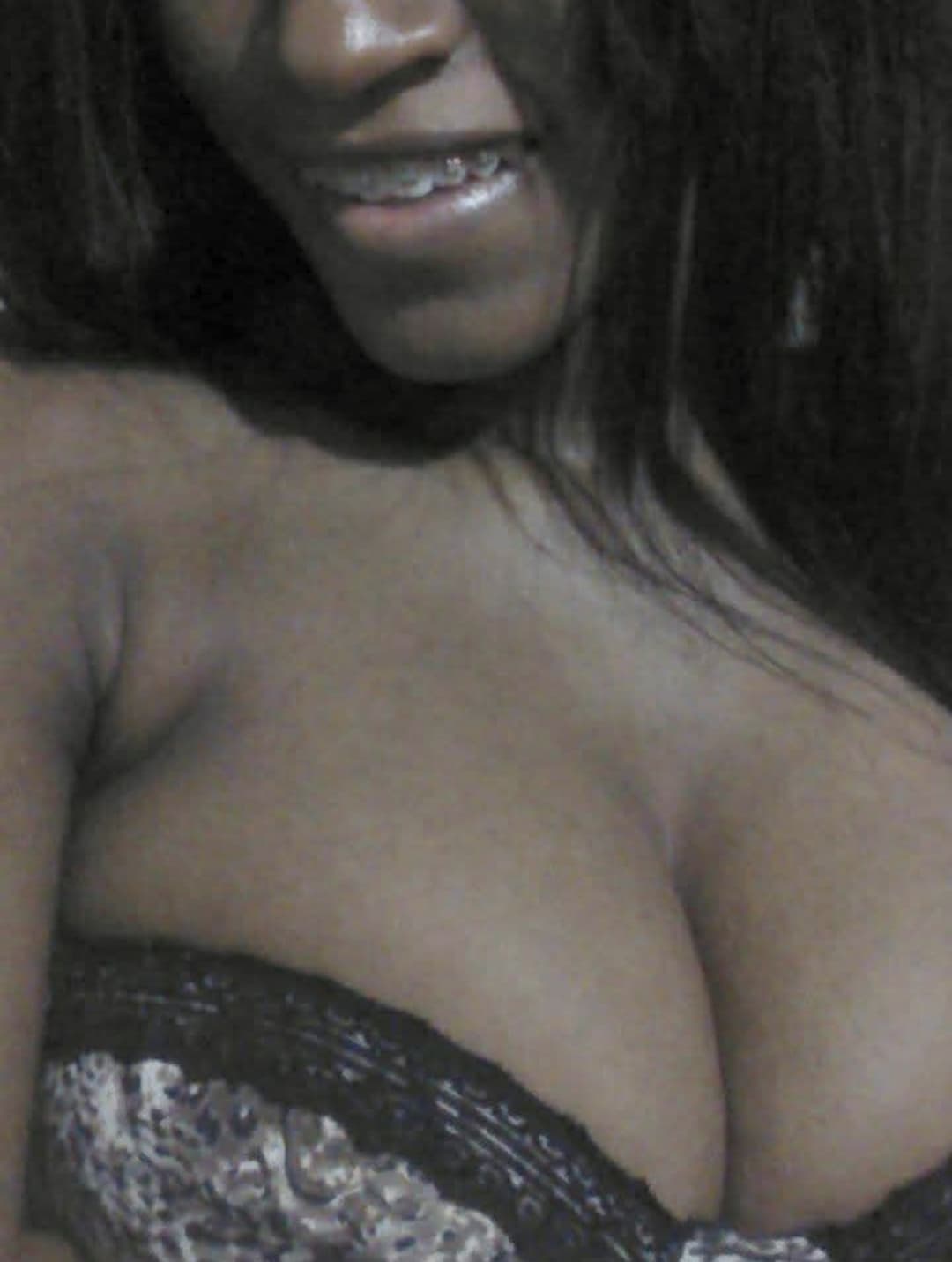 Click to view full size MINHA PUTA - Mona - Oque fariam com essa puta favelada ??? ???