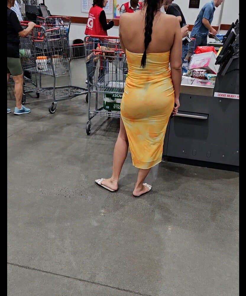 Click to view full size Slim Latina With Nice Ass In Yellow Dress