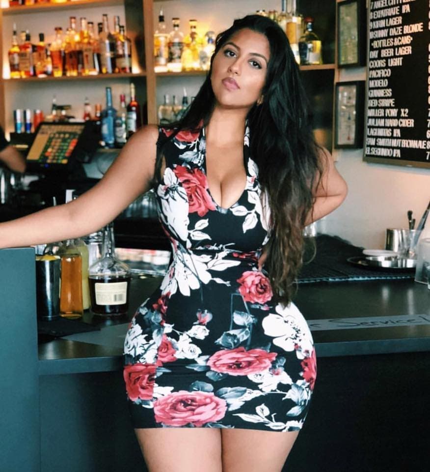 Click to view full size Thic Desi goddess