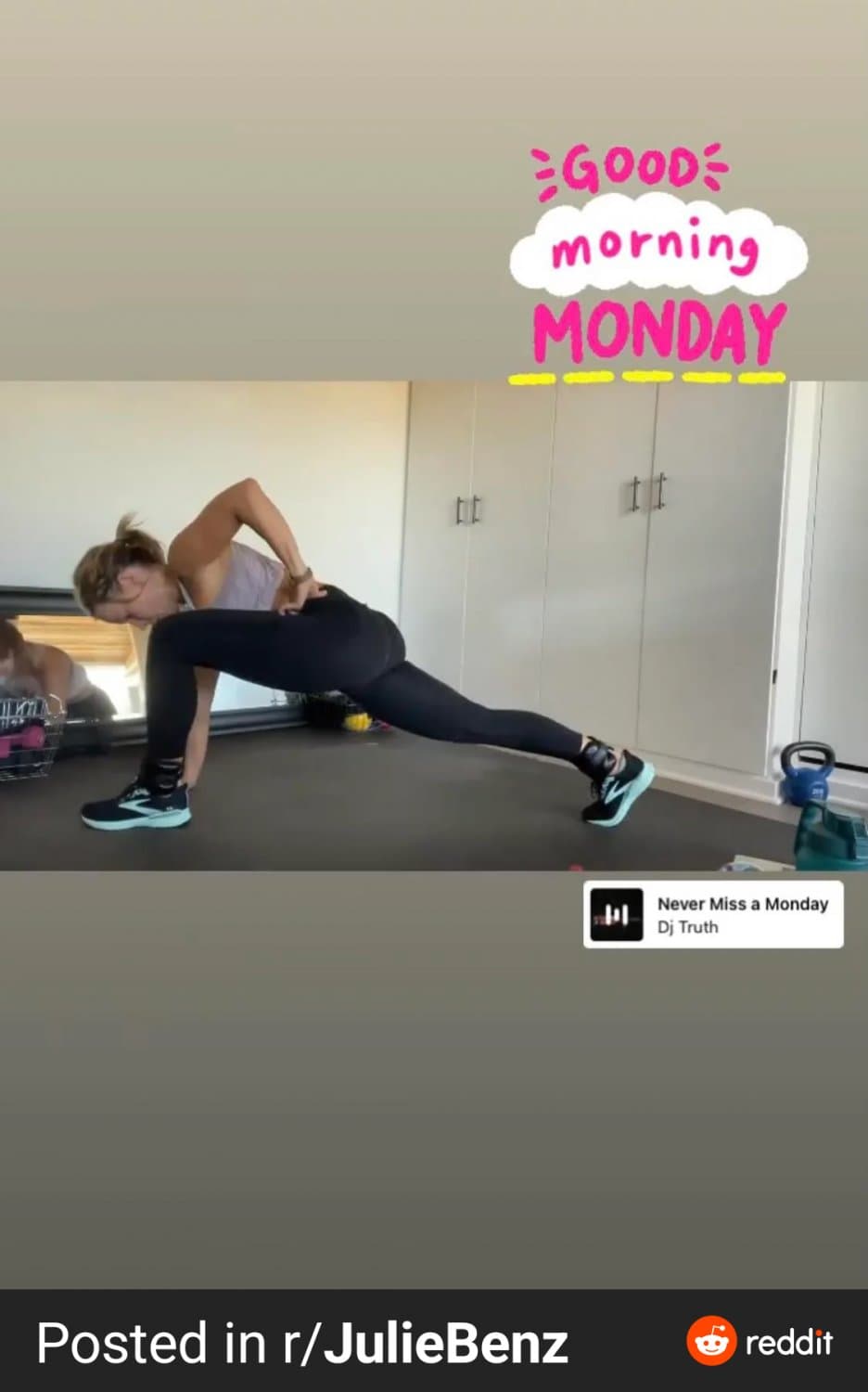 Click to view full size Julie benz is a sexy milf actress I love to goon for