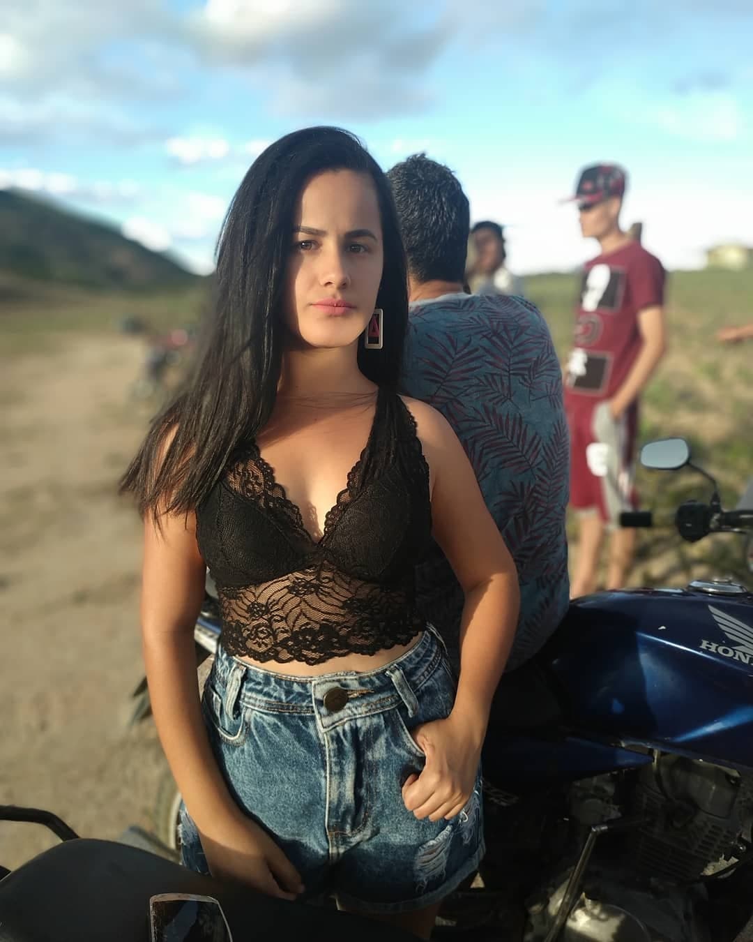 Click to view full size Minha nova deusa dona de casa já mim fez gozar muito