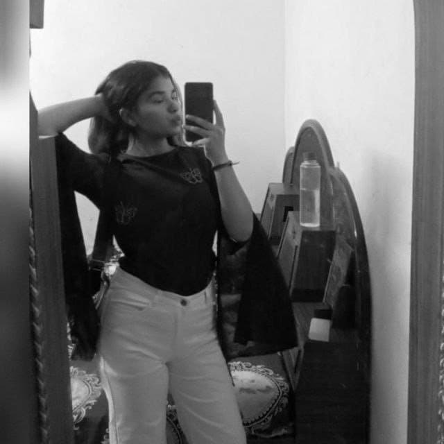 Click to view full size Delhi Slut 18 yo Niki ?