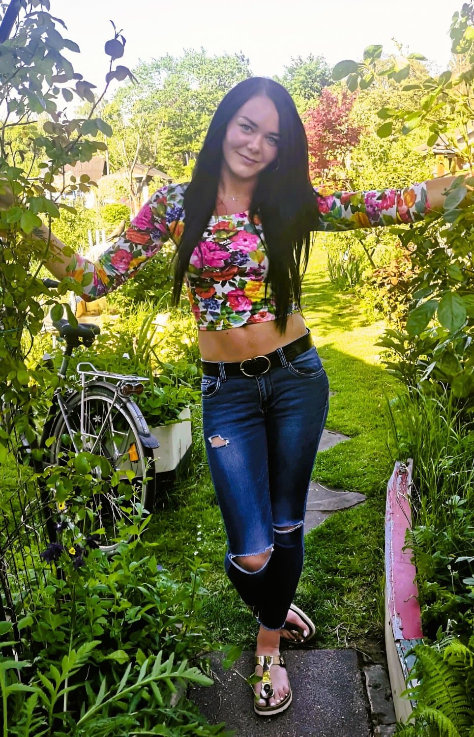 Click to view full size German Lara R. filthy milf slut soon maybe camshows