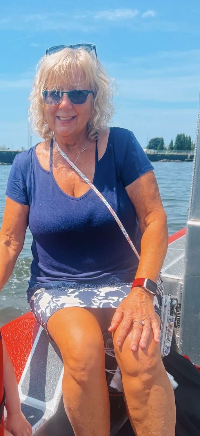 Click to view full size 60yo Mom still gets guys hard