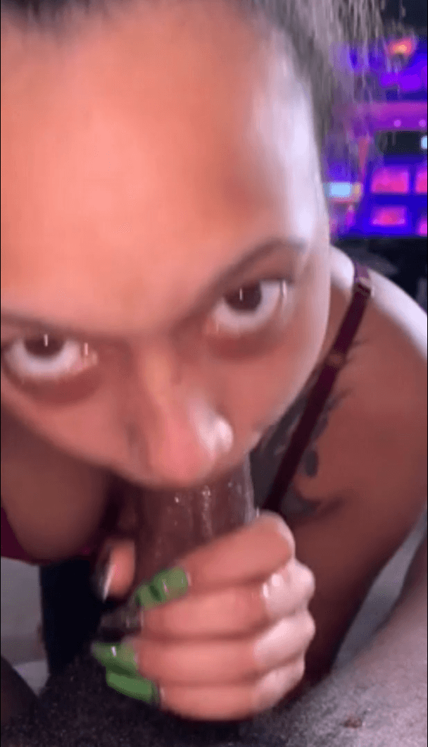 Click to view full size Nicole, 26, San Francisco - Busty Ebony Sucking Thick BBC