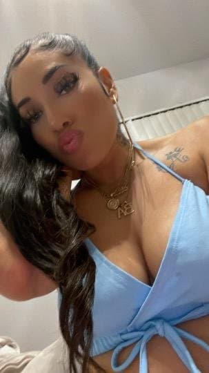 Click to view full size 25 year old Latina Alize escort in Las Vegas, Henderson, Summerlin, Lake Las Vegas, Las Vegas