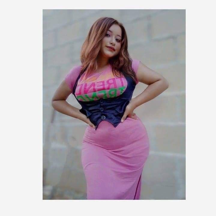 Click to view full size Mexicana mostrando su enorme culo, puta barata mostrándose gratis