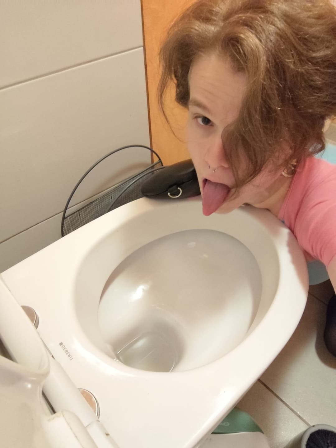 Click to view full size French slave from Lyon needs cocks