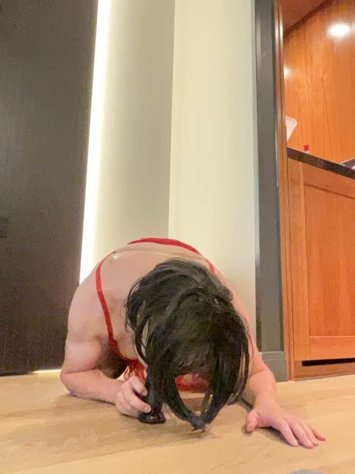 Click to view full size Typical white sissy faggot desperate for male attention