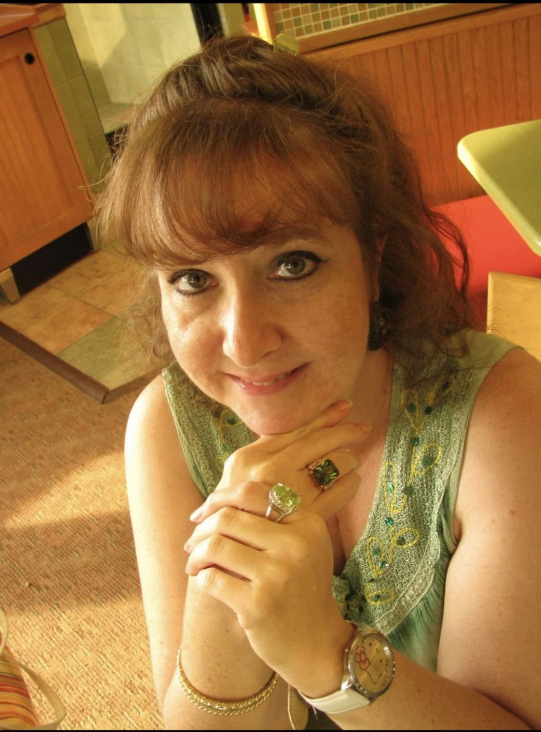 Click to view full size Hairy milf Chris shown off