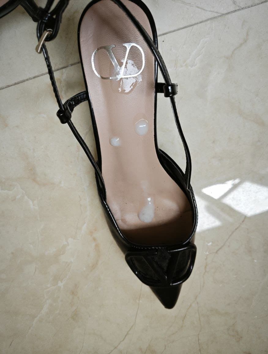 Click to view full size Asian shoes / feet / socks & cum