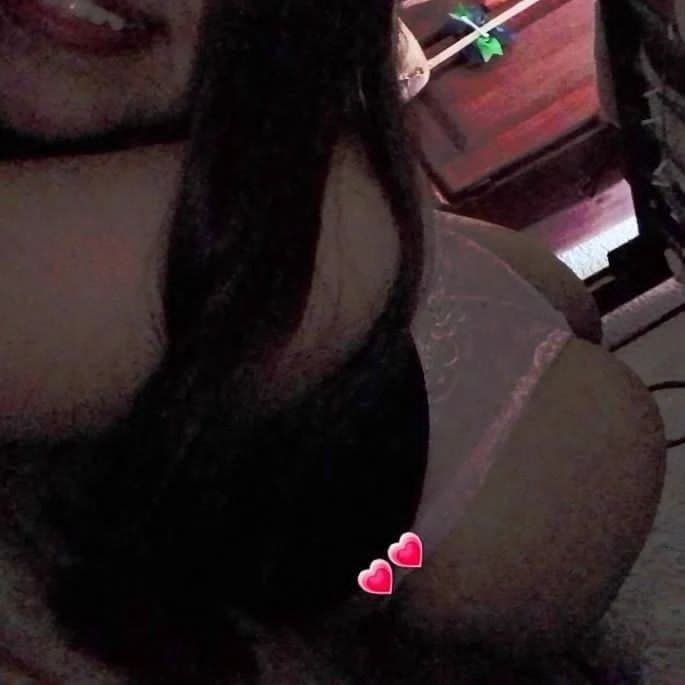 Click to view full size Gotica adolescente masturbandose