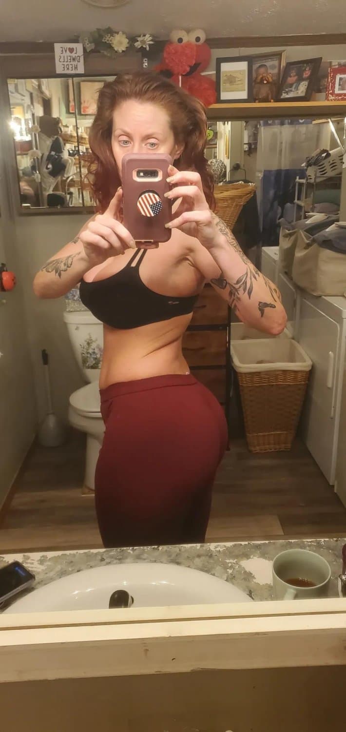 Click to view full size Fit redhead mom