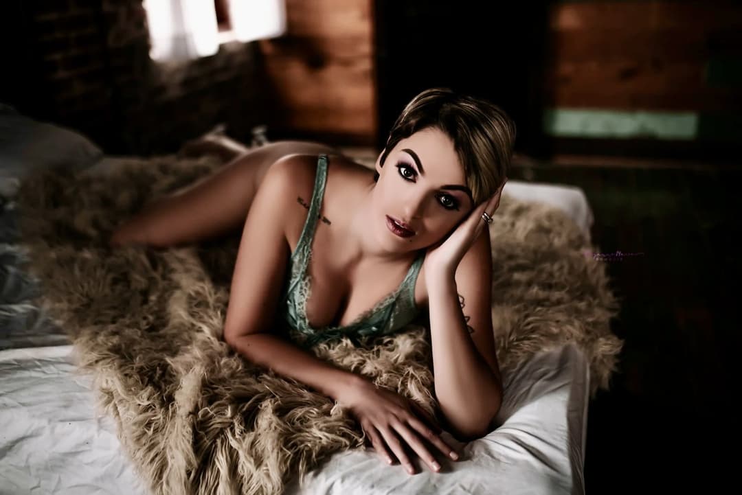 Click to view full size Short blonde hair pierced tit boudoir