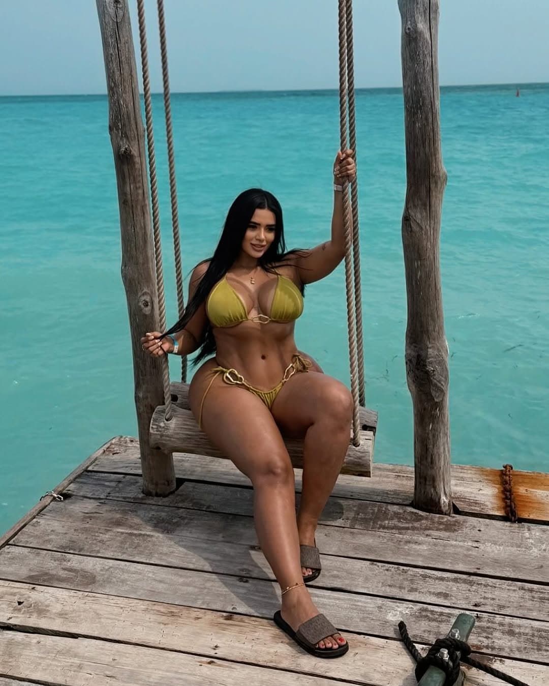 Click to view full size Daniela Cortes, colombiana re culona mama soltera.