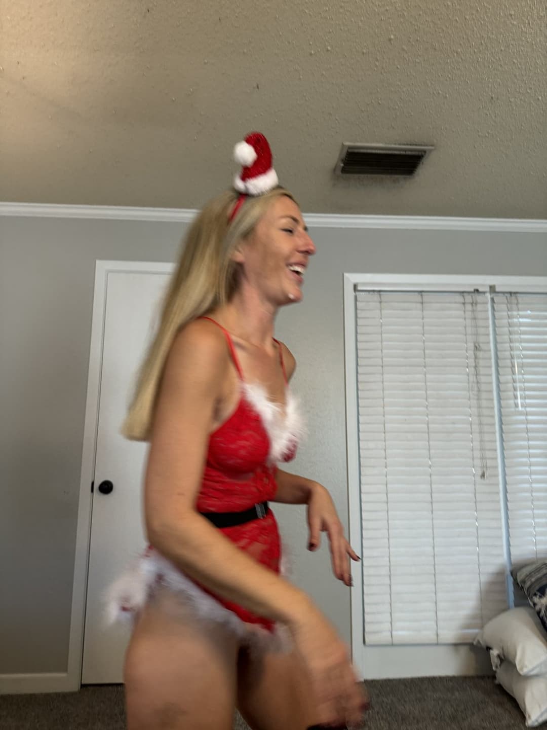 Click to view full size Milf Kitty - Slutty Mrs. Claus gets her icing edition