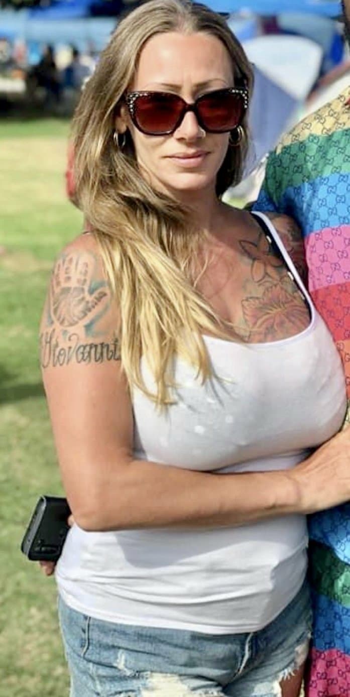 Click to view full size Thot mommy didn’t want her big bouncy tits on camera - flash