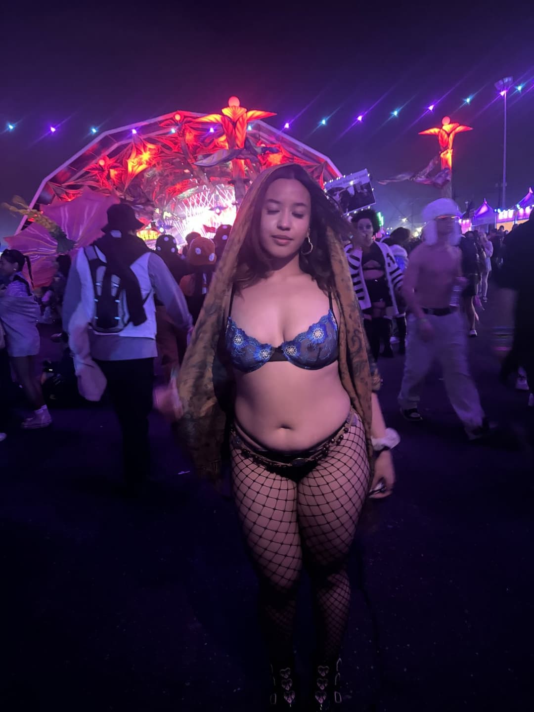 Click to view full size Anyone see her at escape? or recognize her?