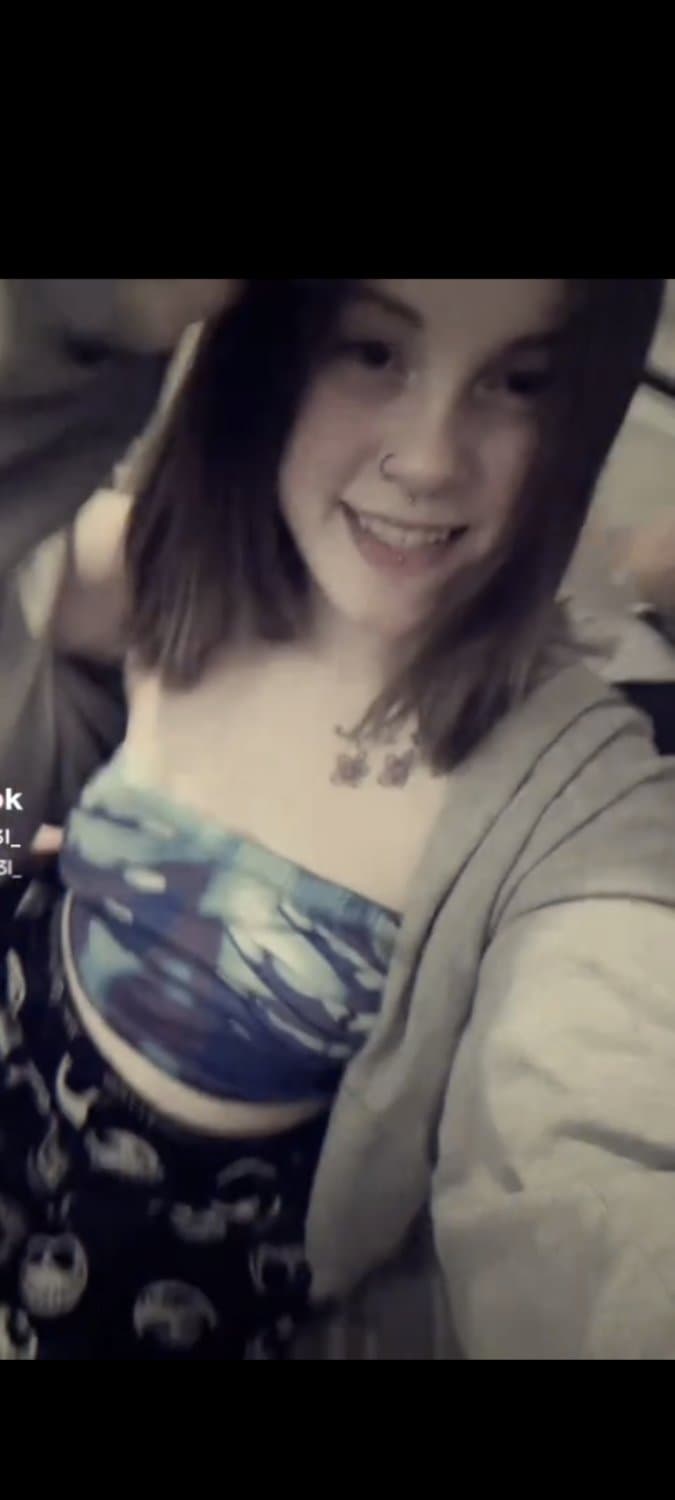 Click to view full size 19 yr old mady