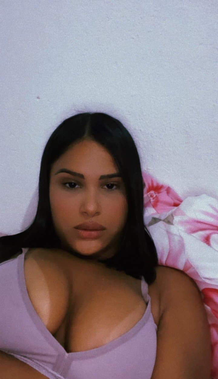 Click to view full size Agatha Sousa de João Pessoa bucetuda safada do Instagram dançando com a buceta marcada no short