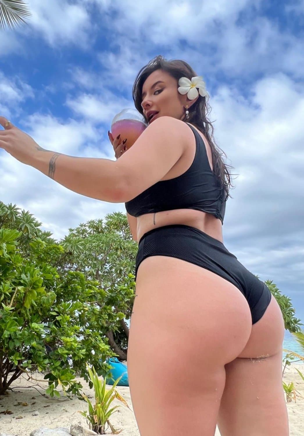 Click to view full size Local baddie Hannah