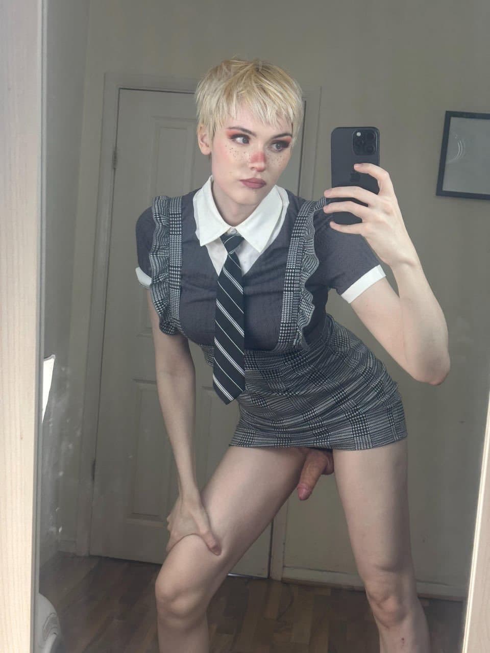 Click to view full size Pretty blonde short hair shemale