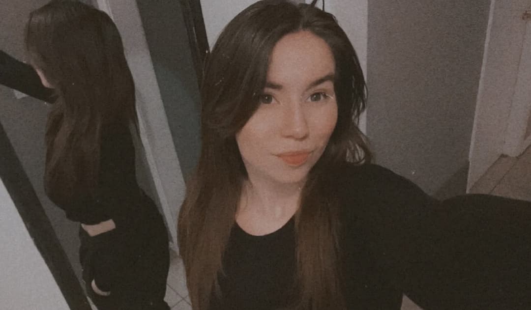 Click to view full size Big Tits Snapchat Slut Playing with all her dildo sizes! She loves her bbc. Titty fuck leaked nudes