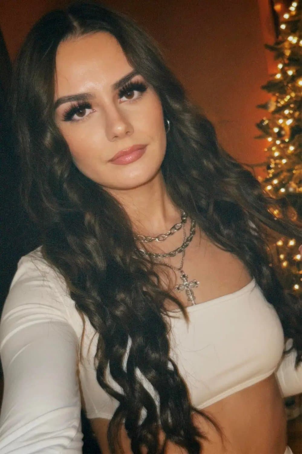 Click to view full size Petite brunette slut. Girl next door turns into sexy hollywood whore.