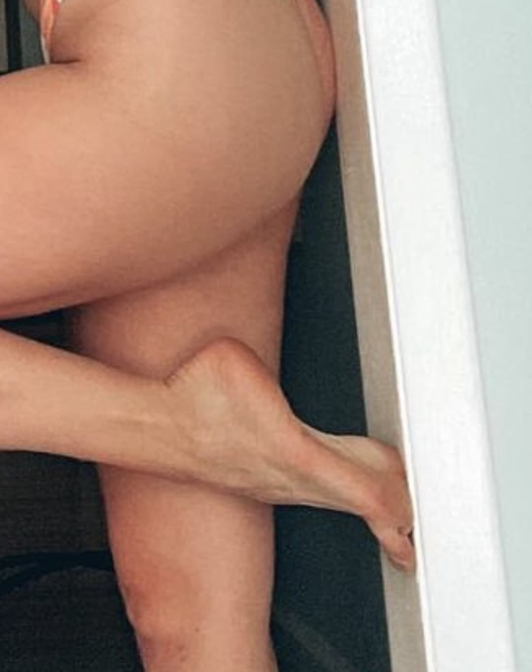 Click to view full size So many feet, so many women