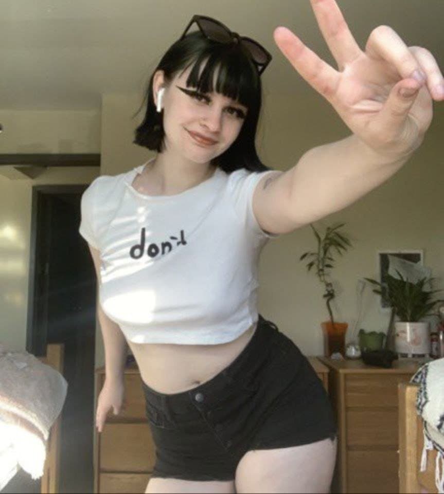 Click to view full size Thick emo girl asked to be put on here