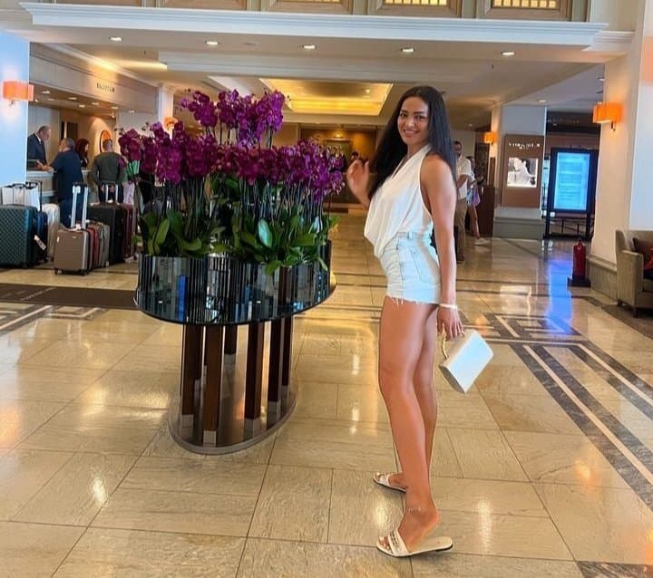 Click to view full size Sexy glamour feet pedicure woman