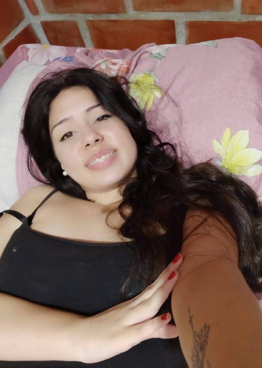 Click to view full size disfruta del culo de esta puta