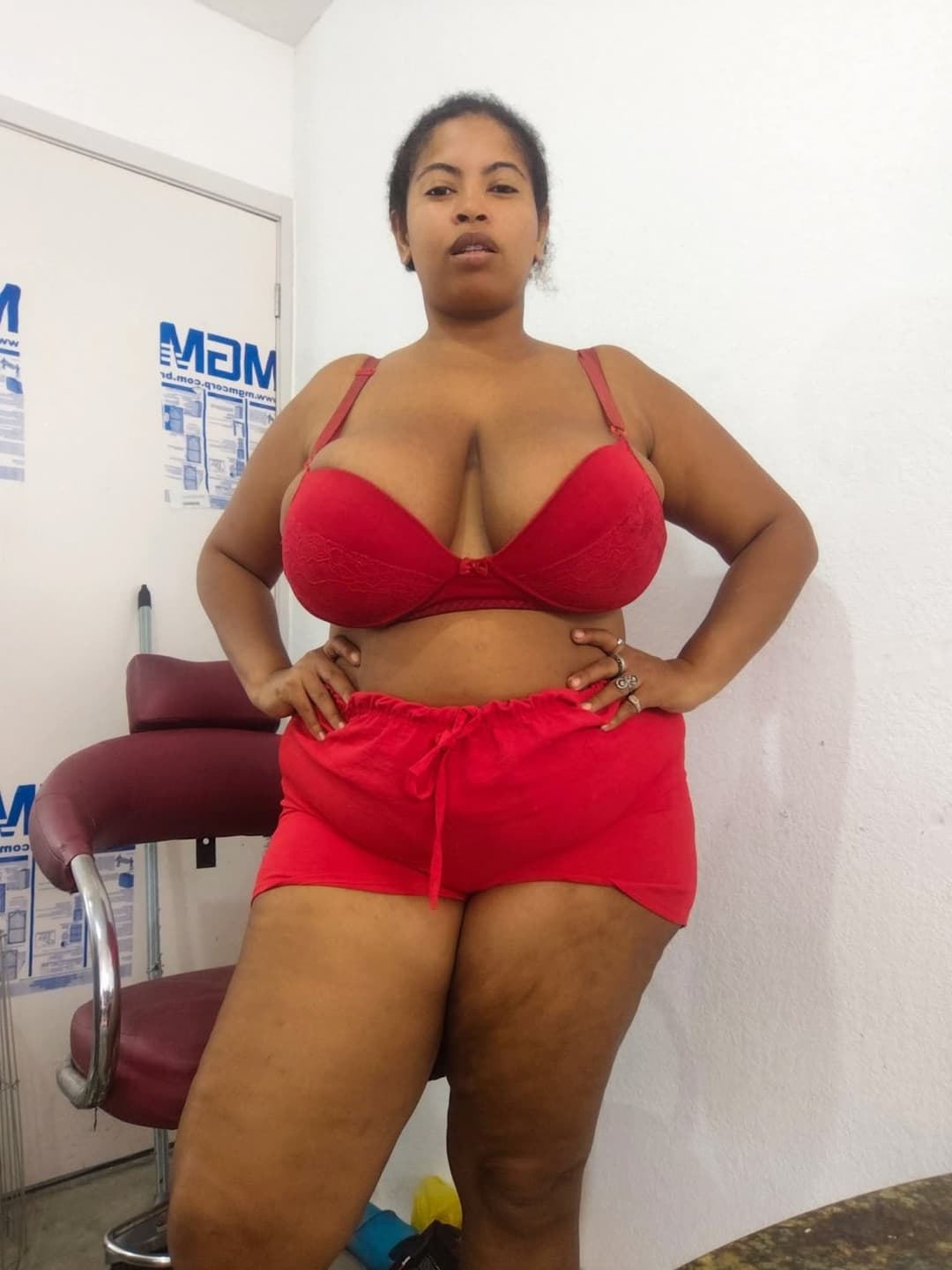 Click to view full size Gordinha tarada e safada