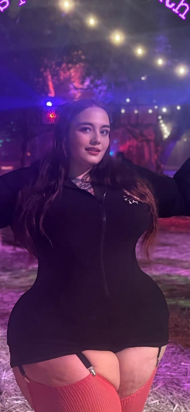 Click to view full size Bbw goth big legs