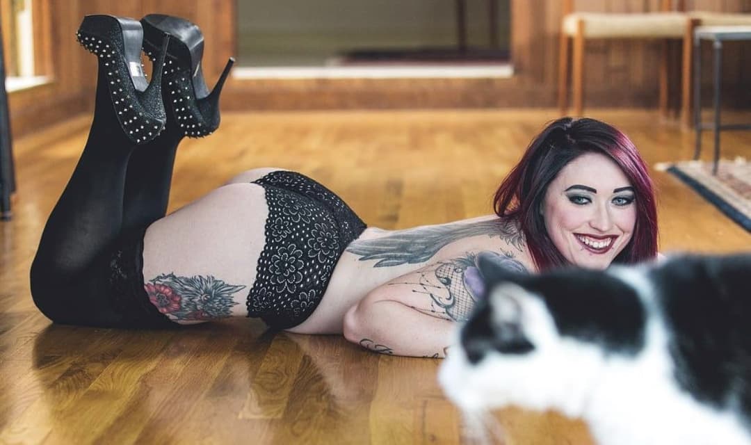 Click to view full size GA TikTok Goth Slut Pierced & Tatted LeAkEd