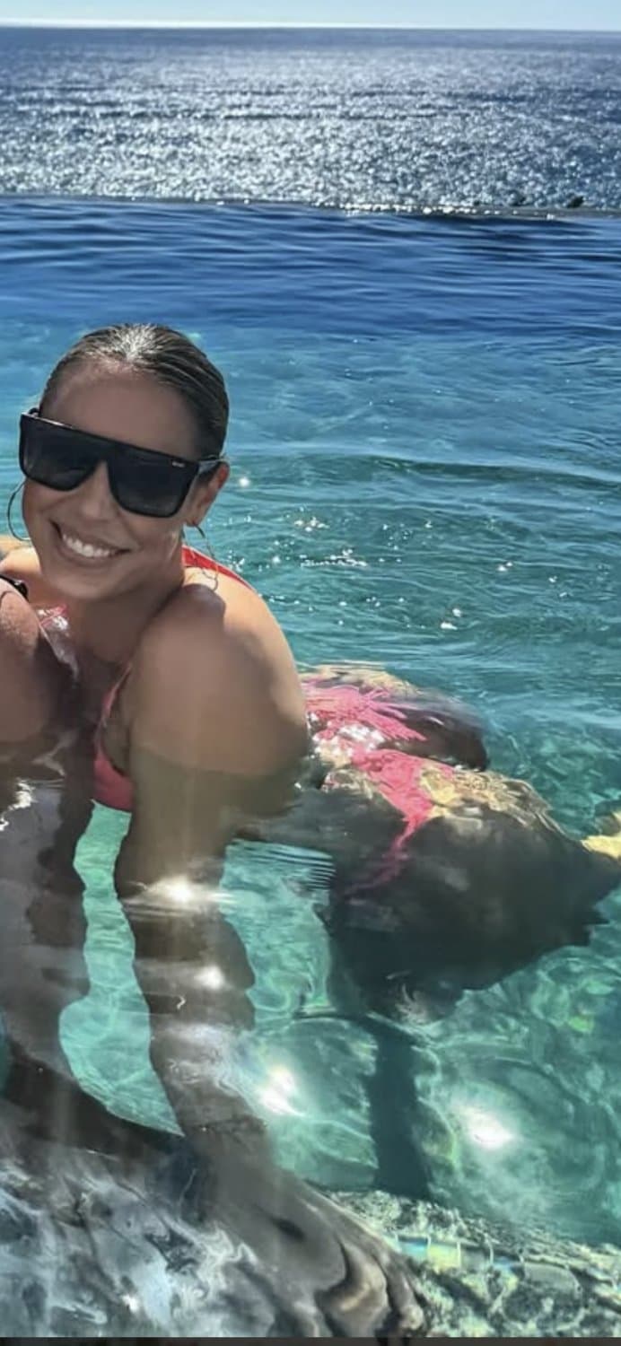 Click to view full size Texas milf Robyn Fields