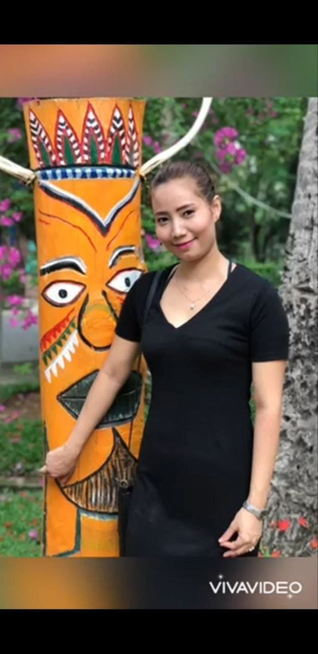 Click to view full size Myanmar hot milf showing her naked body