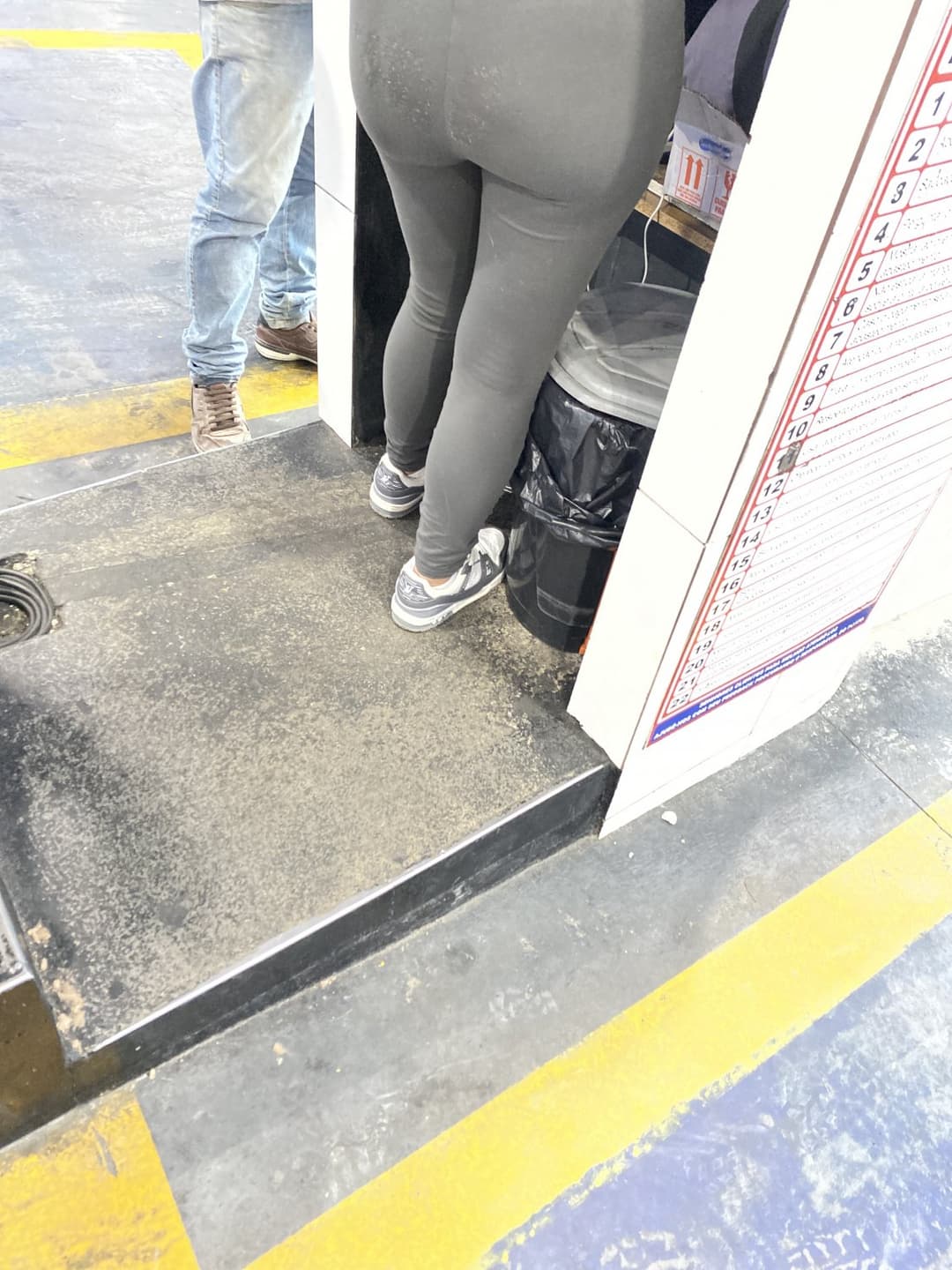 Click to view full size Mexican posto gás street candid part2