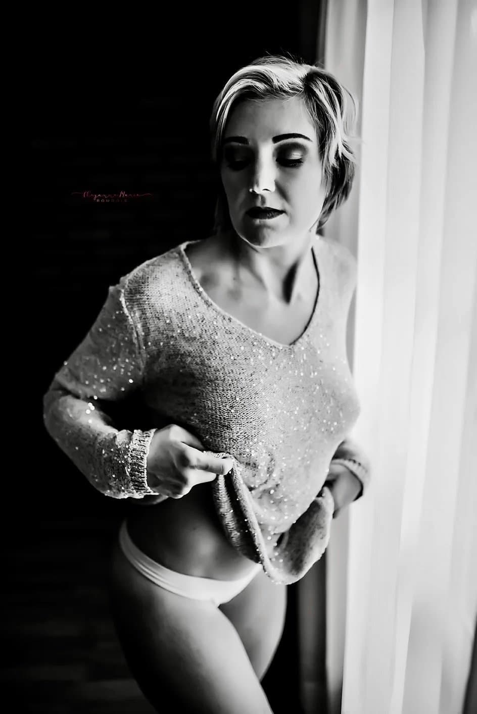 Click to view full size Short hair blonde milf boudoir