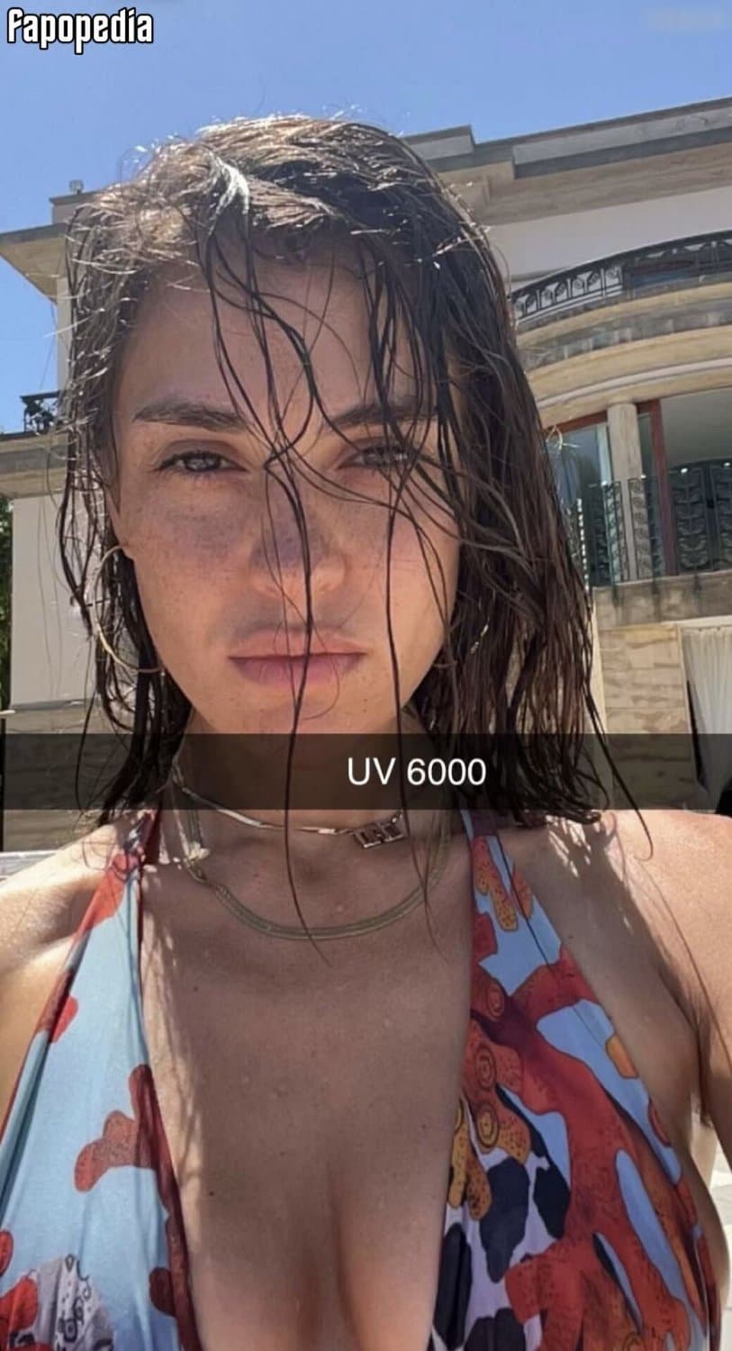 Click to view full size you-definitely-dont-deserve-to-see-goddess-ana-sofia-fehn-v0-1zh7gczatnkd1