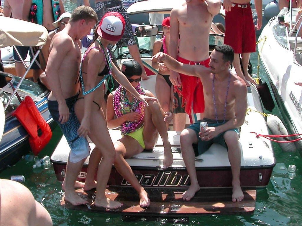 Click to view full size Unknown Hottie, Lake Havasu Memorial Day Weekend 2003 Pt. 2